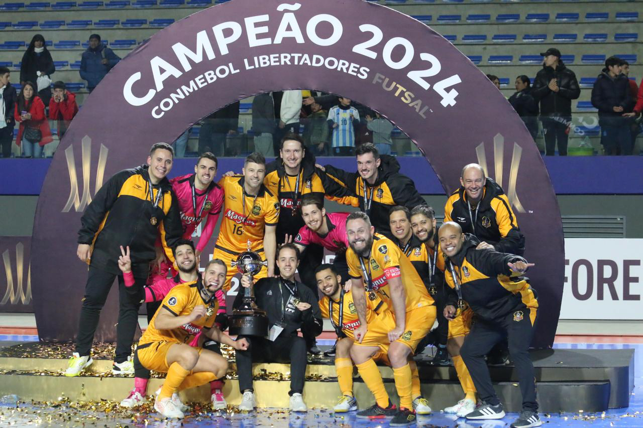Médico da Equipe Magnus Futsal há 11 anos  Time tricampeão mundial