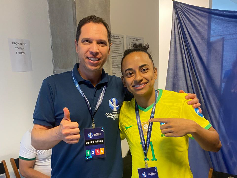 Camila camisa 11 melhor jogadora futsal mundo 2023