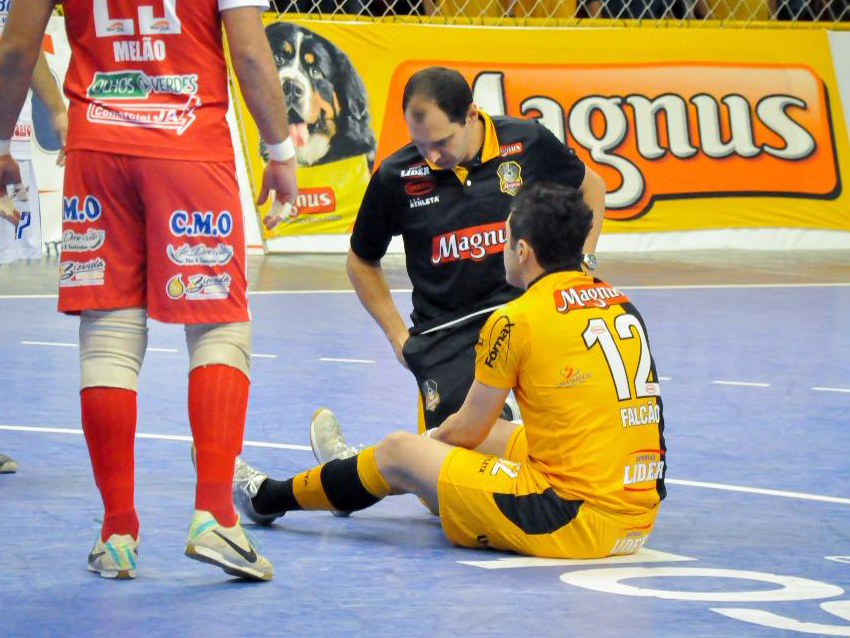 Foto atendendo o Falcão melhor do mundo em quadra